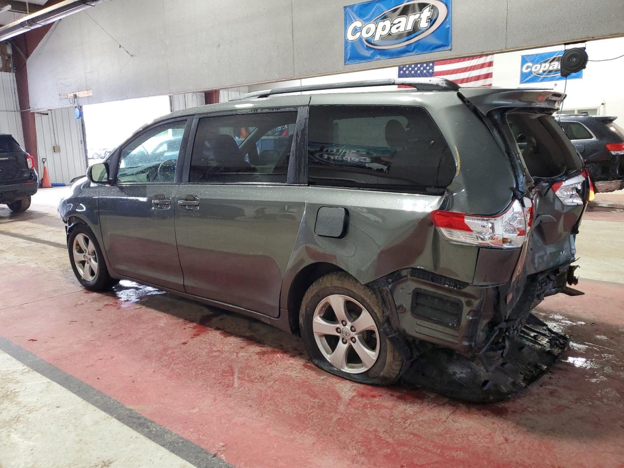 2013 Toyota Sienna - Image 2