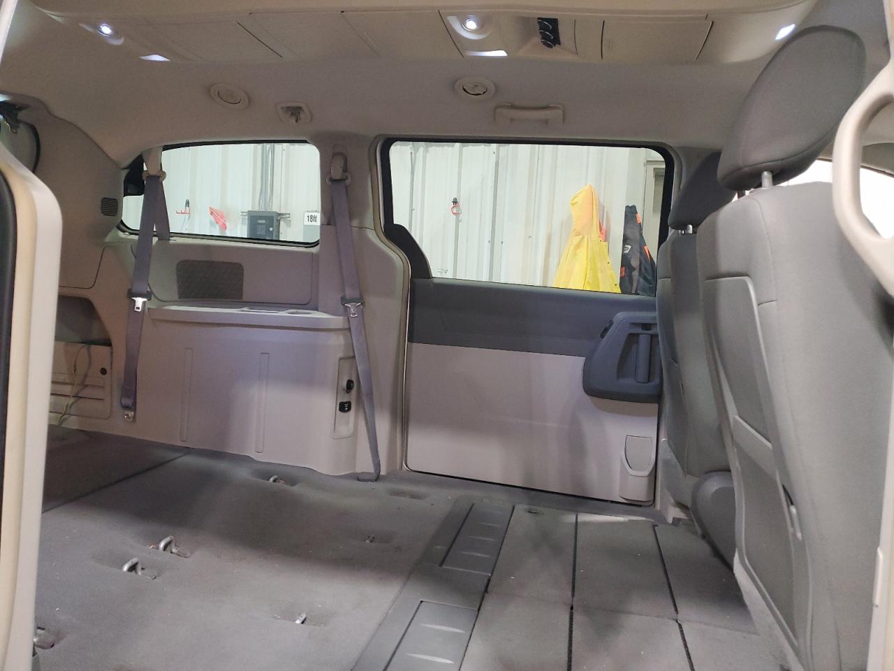 2008 Dodge Caravan - Image 11