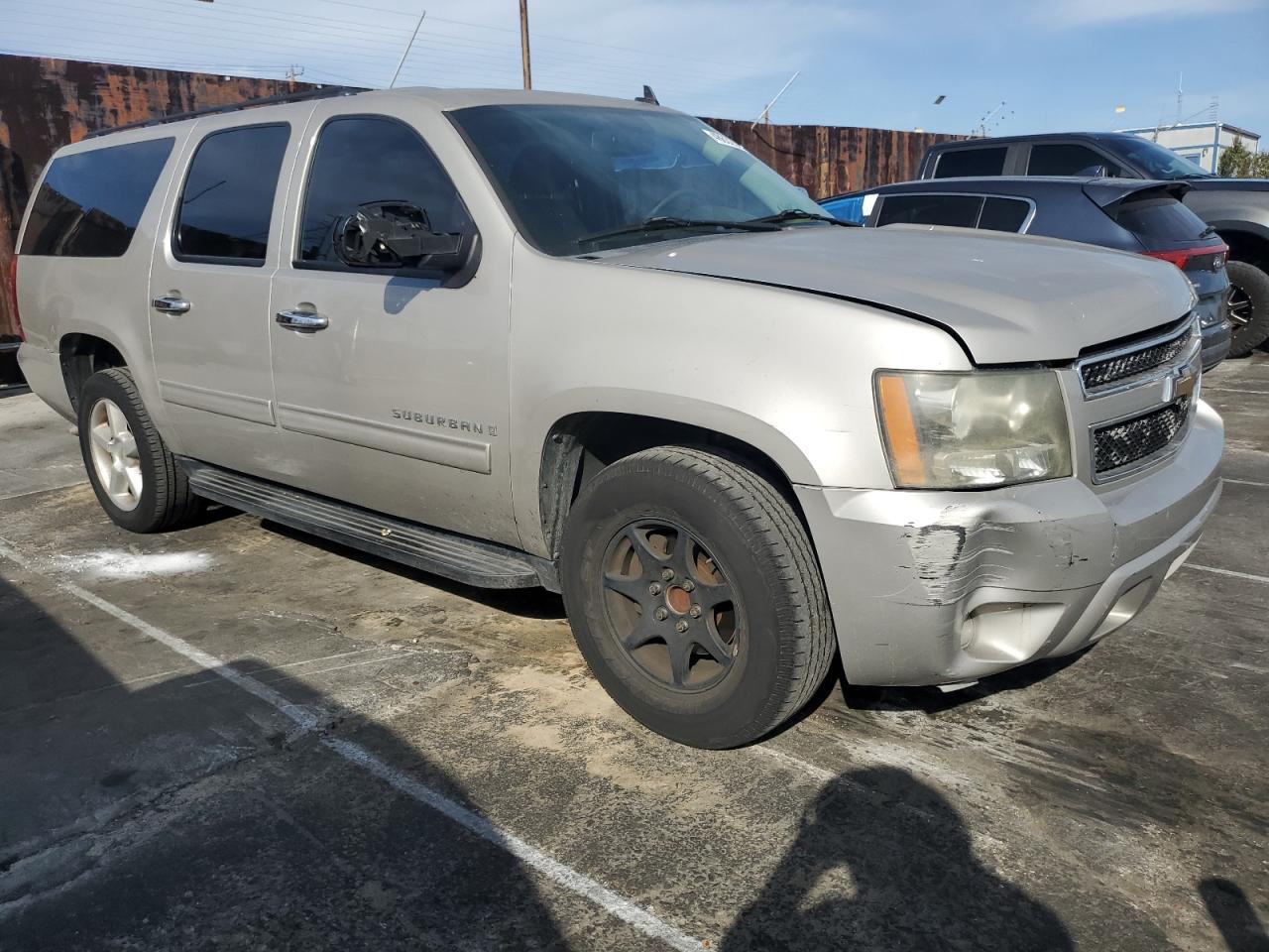 2009 Chevrolet Suburban - Image 4