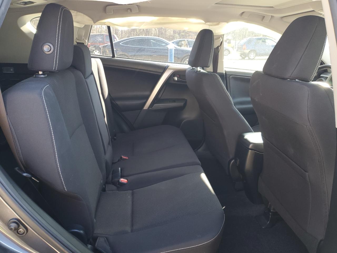 2018 Toyota RAV 4 - Image 11