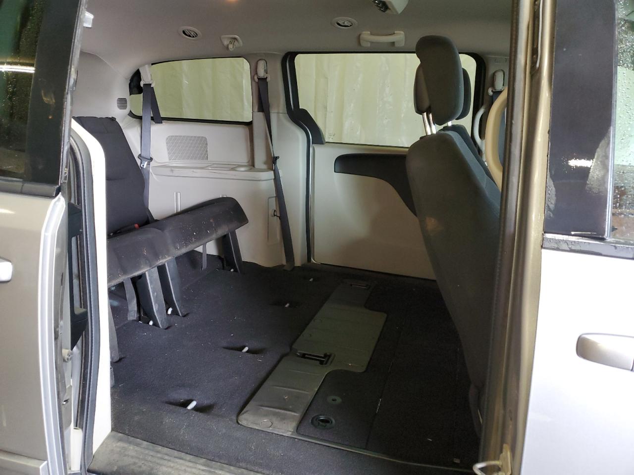 2017 Dodge Caravan - Image 11