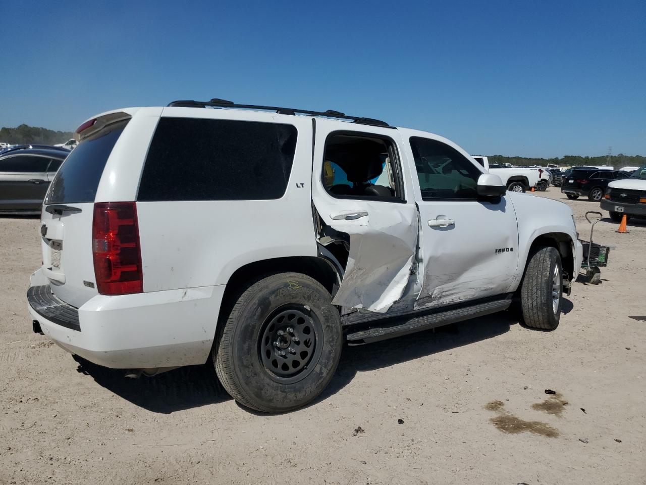 2011 Chevrolet Tahoe - Image 3