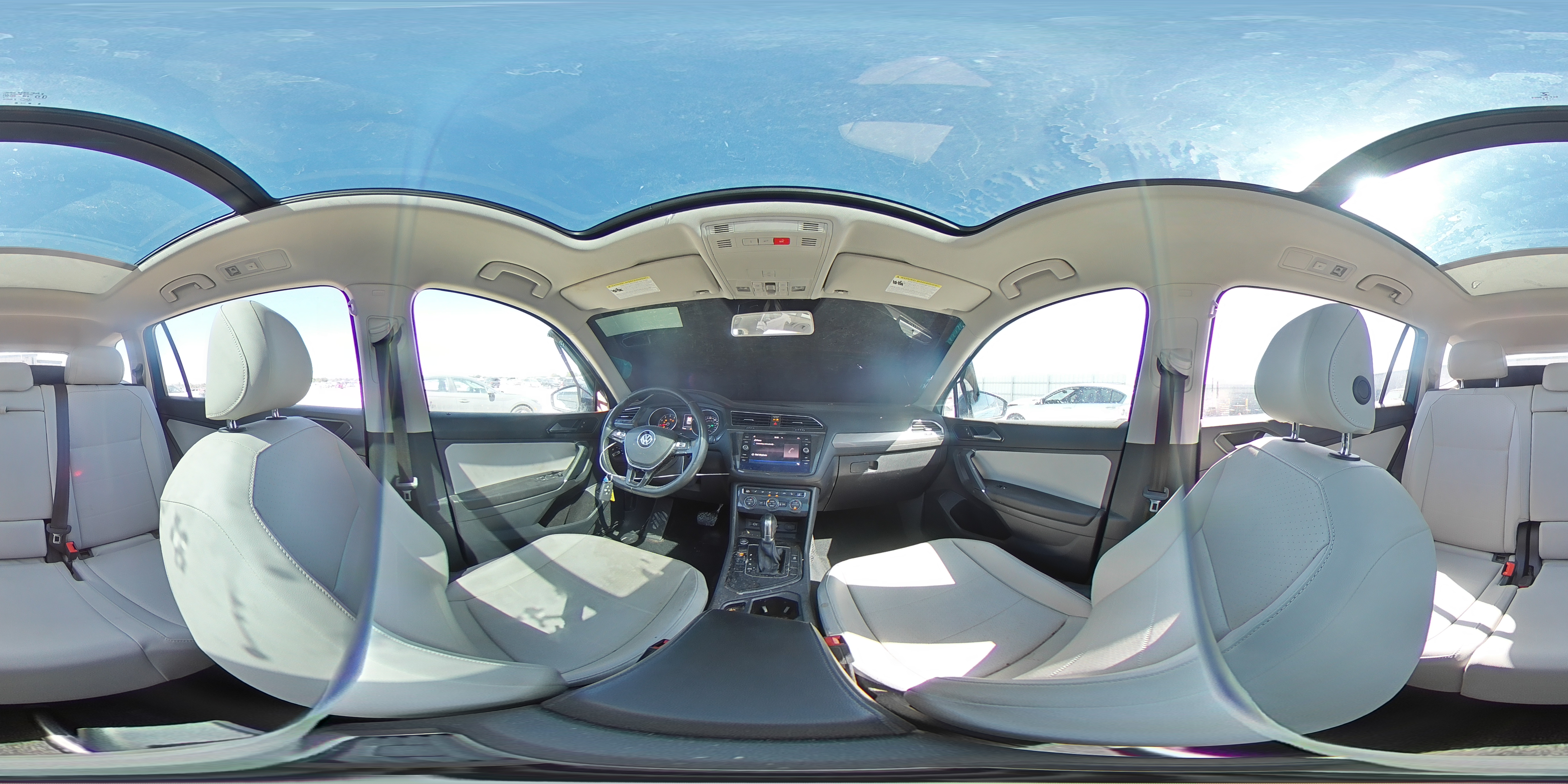 2018 Volkswagen Tiguan - Image 14