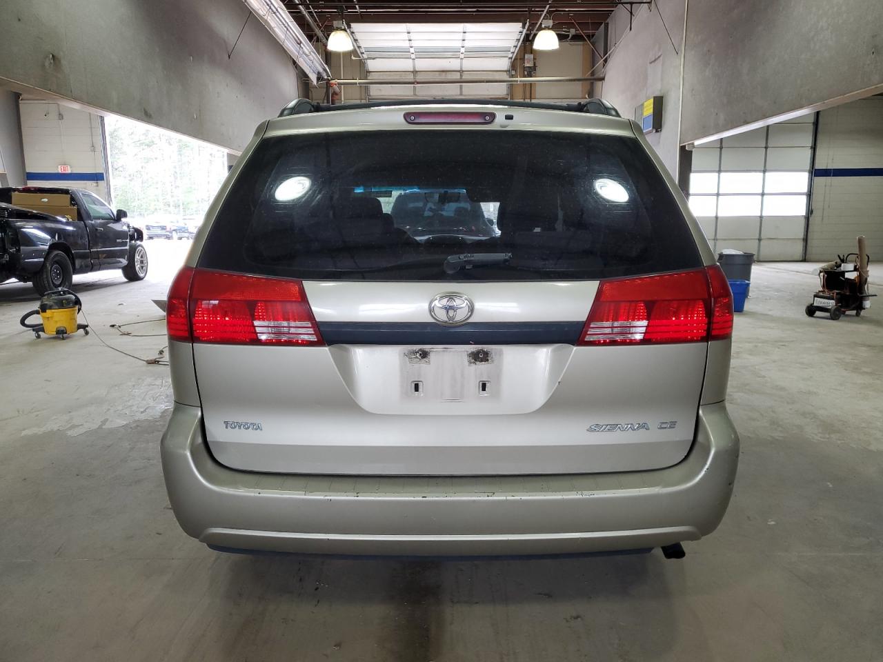 2004 Toyota Sienna - Image 6