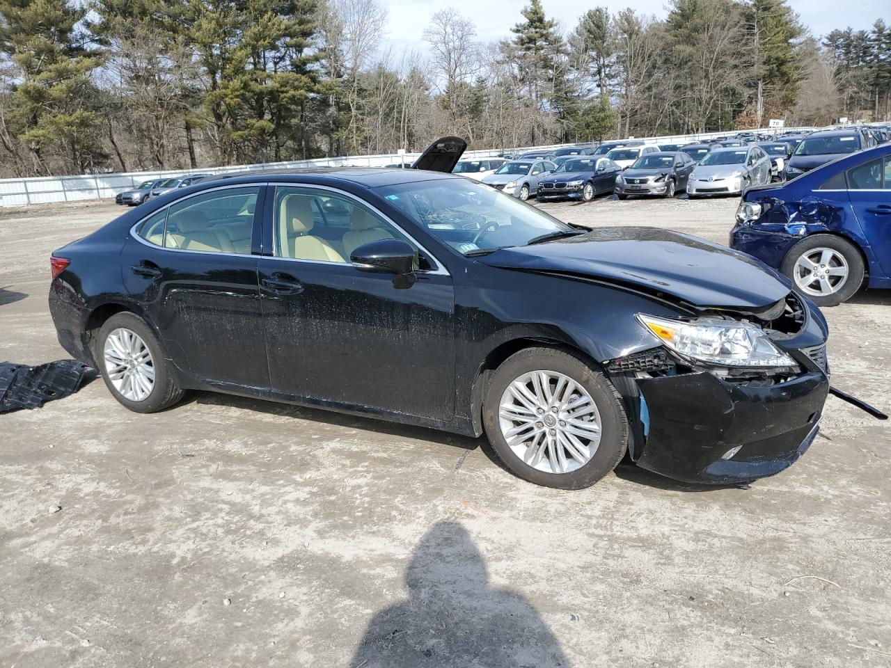 2015 Lexus ES - Image 4