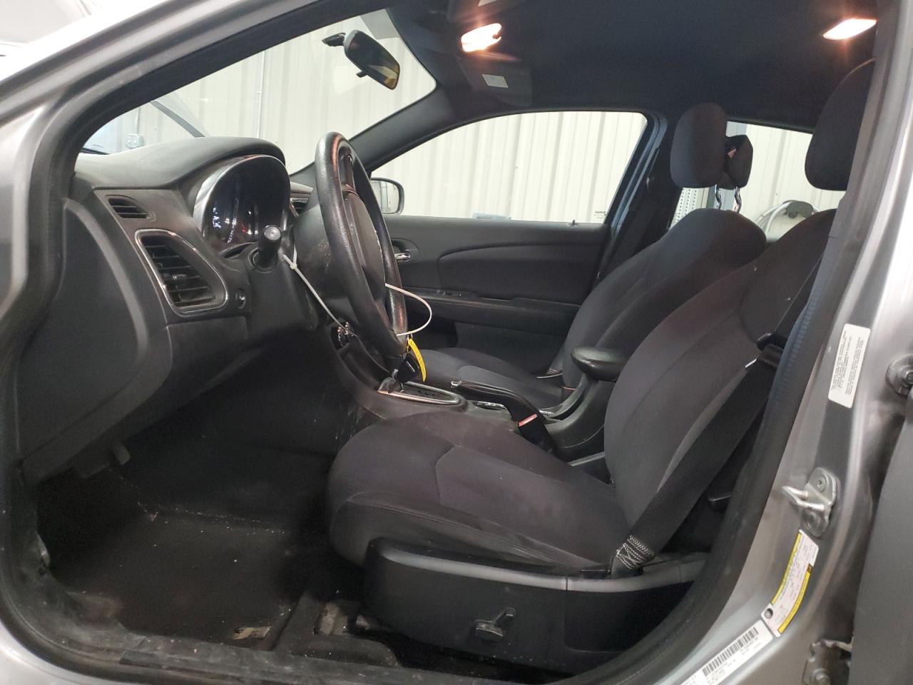 2013 Chrysler 200 - Image 7