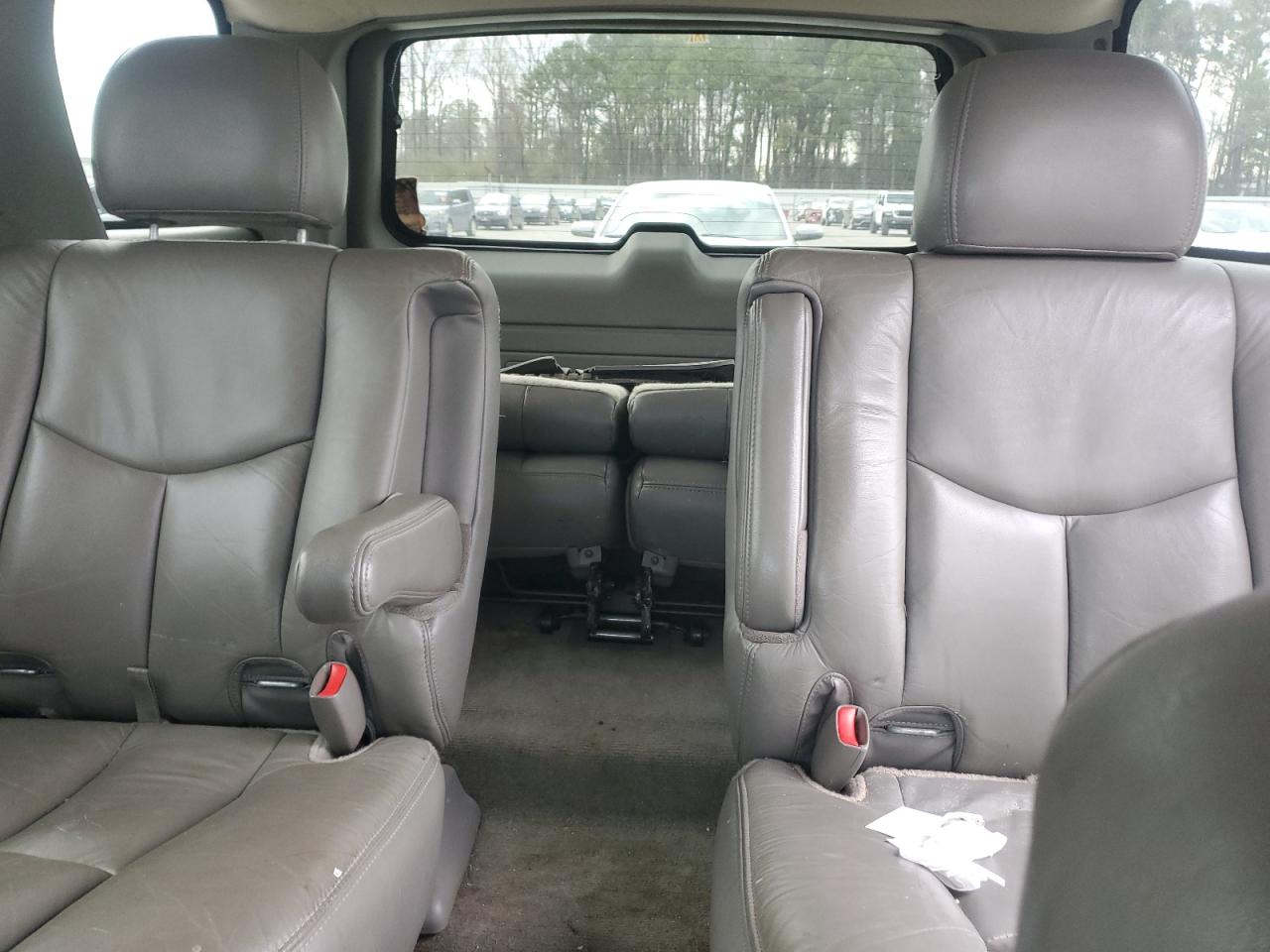 2004 GMC Yukon - Image 10