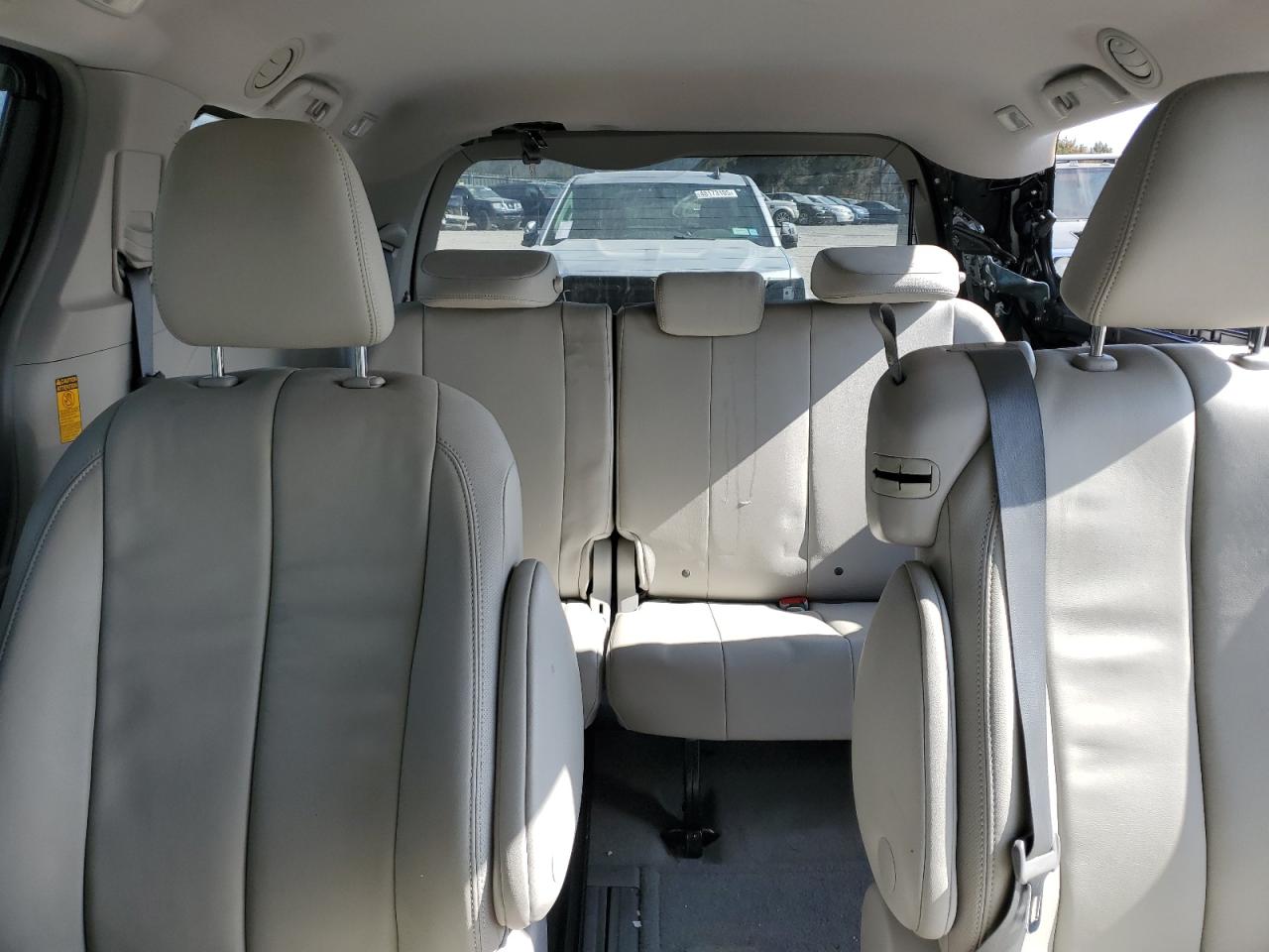 2014 Toyota Sienna - Image 10