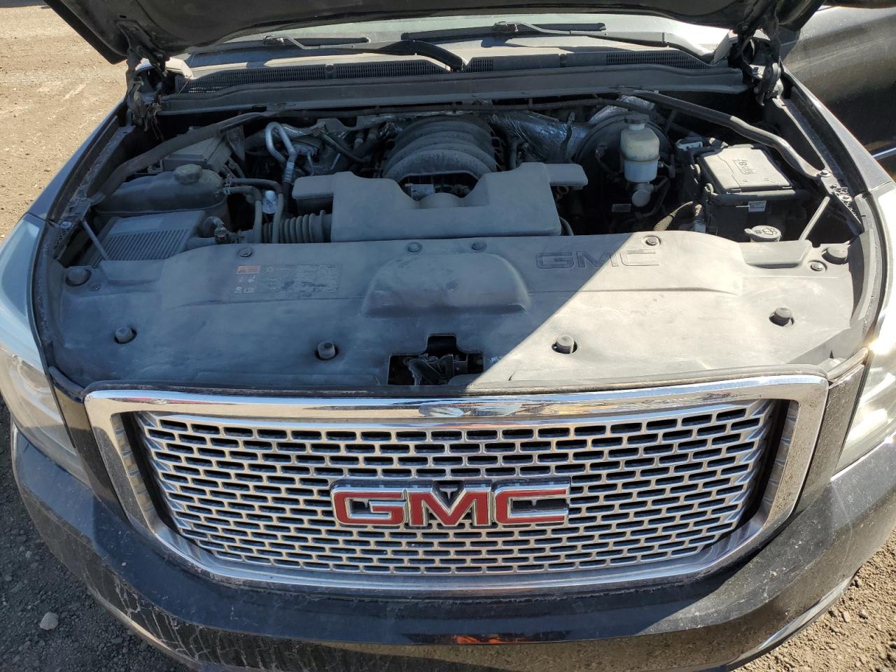 2015 GMC Yukon - Image 12