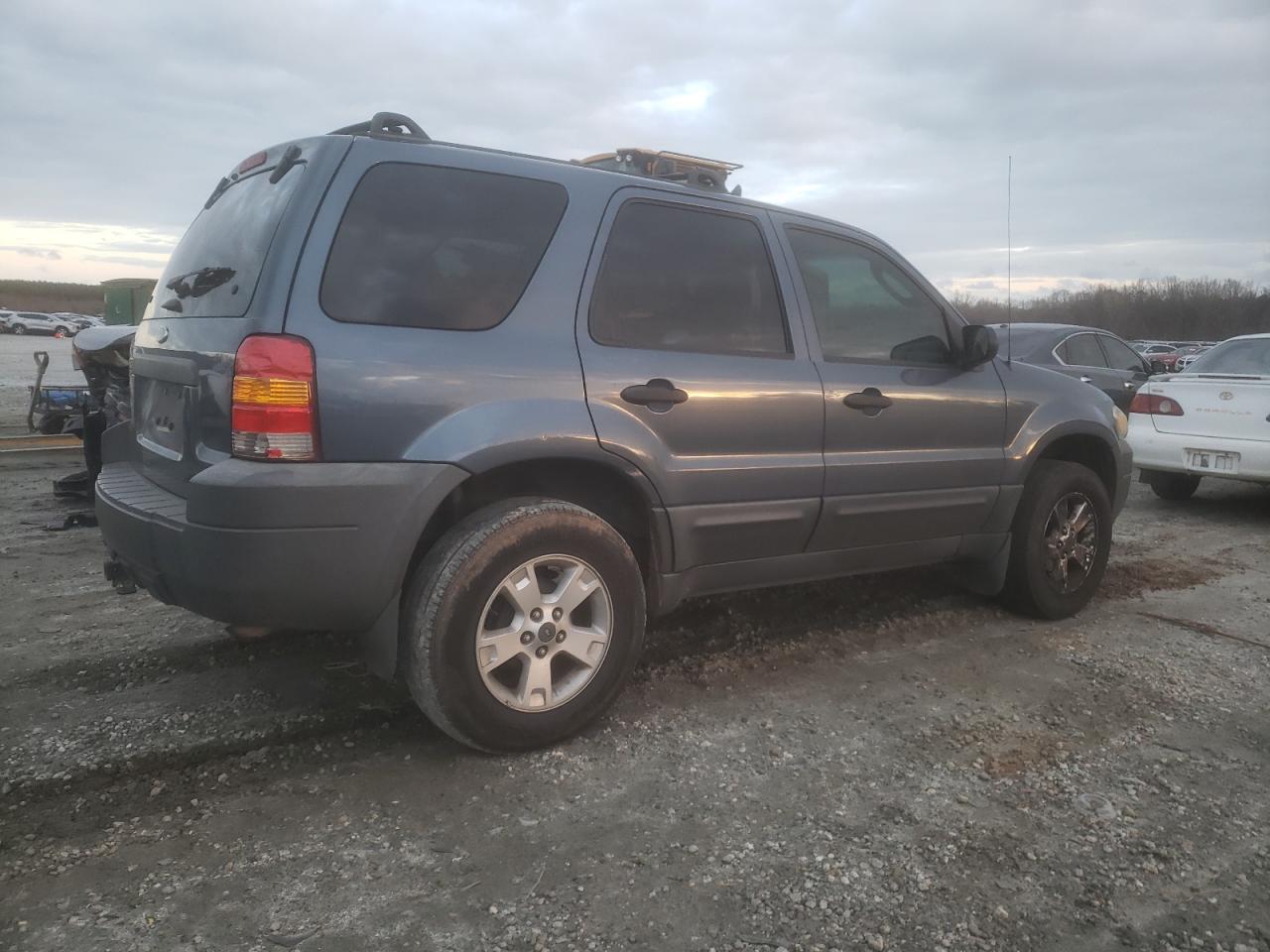 2005 Ford Escape - Image 3