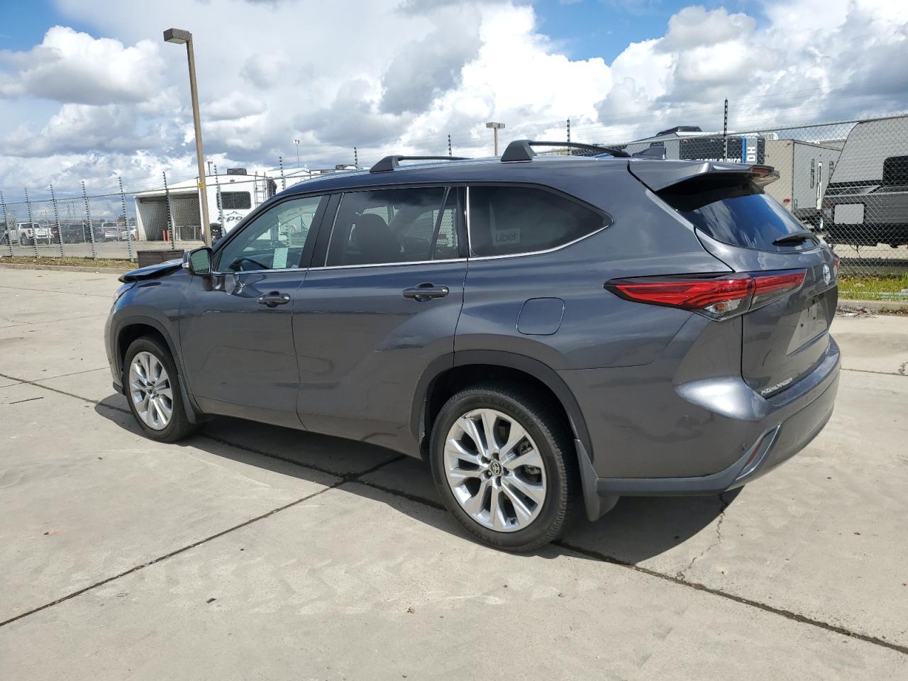 2020 Toyota Highlander - Image 2