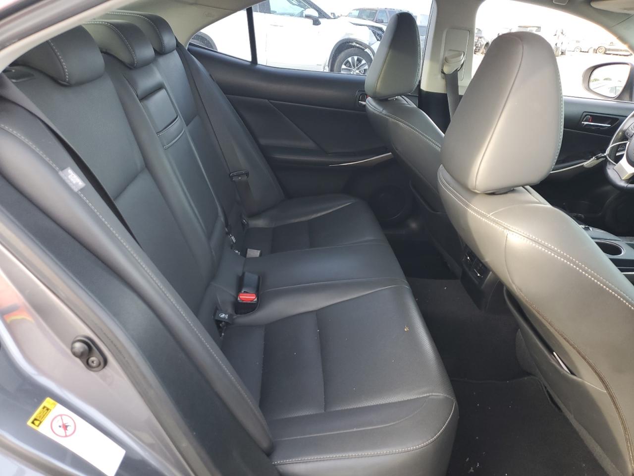 2015 Lexus IS - Image 10