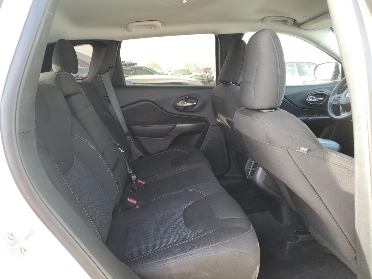 2019 Jeep Grand Cherokee - Image 11