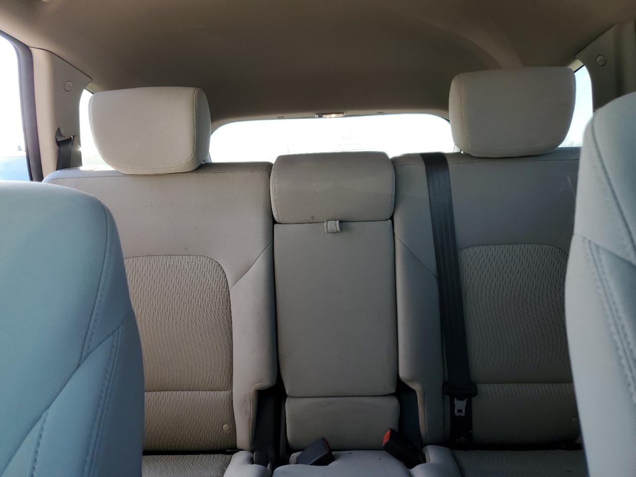 2016 Hyundai Santa Fe - Image 10