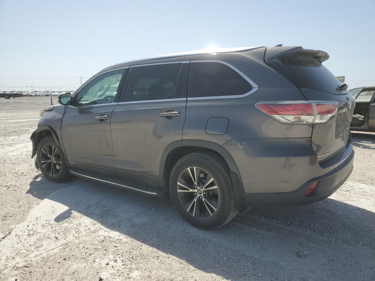 2016 Toyota Highlander - Image 2