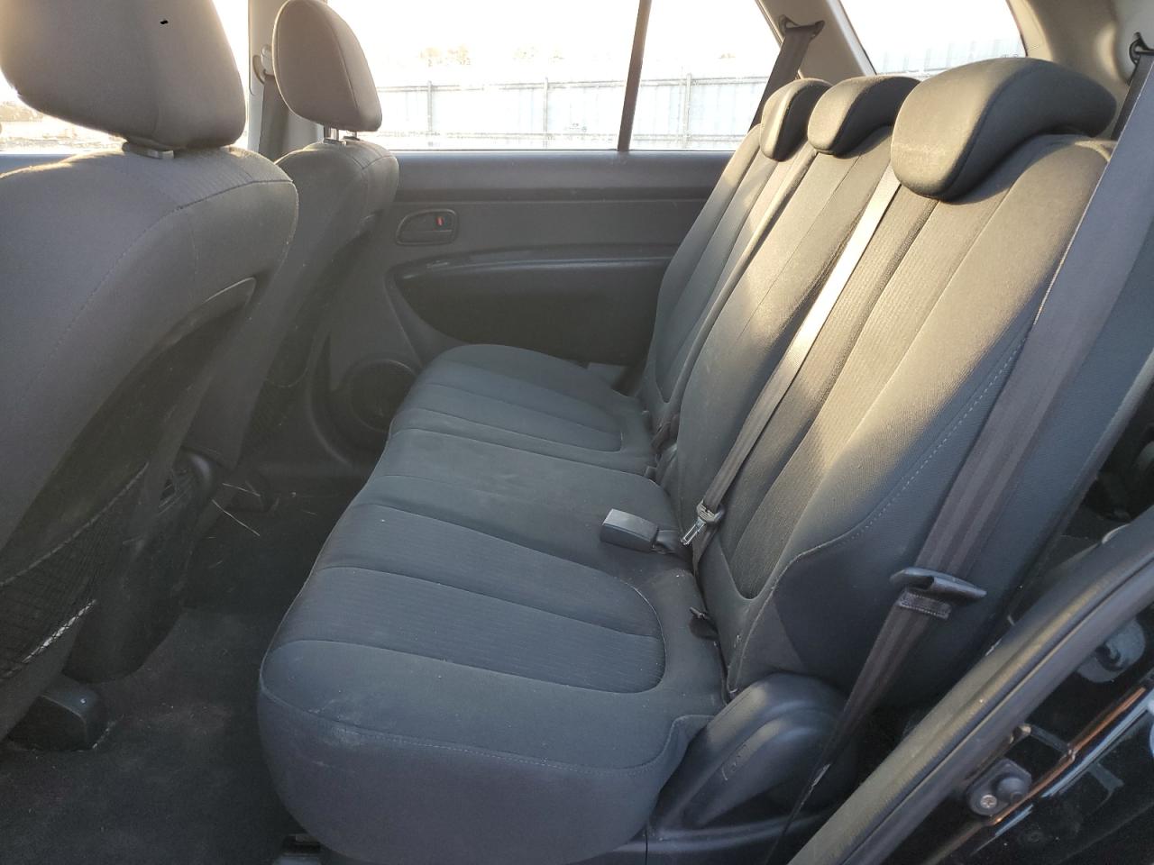 2009 Kia Rondo - Image 11