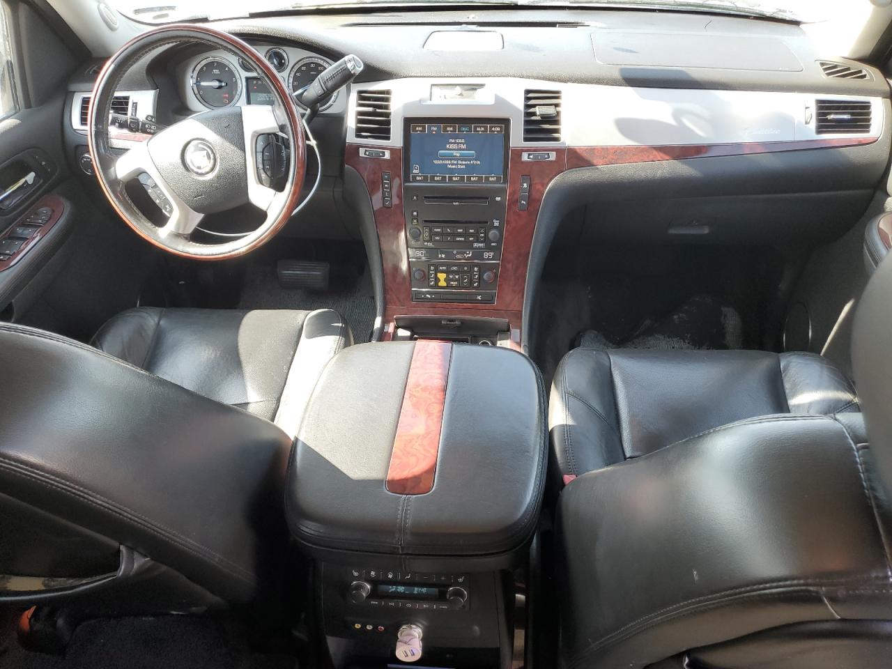 2009 Cadillac Escalade Luxury VIN: 1GYFK23279R255745 Lot: 50823945