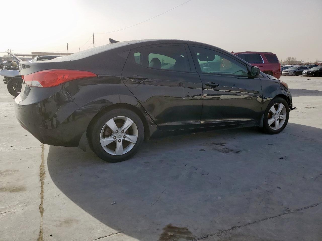 2013 Hyundai Elantra - Image 3