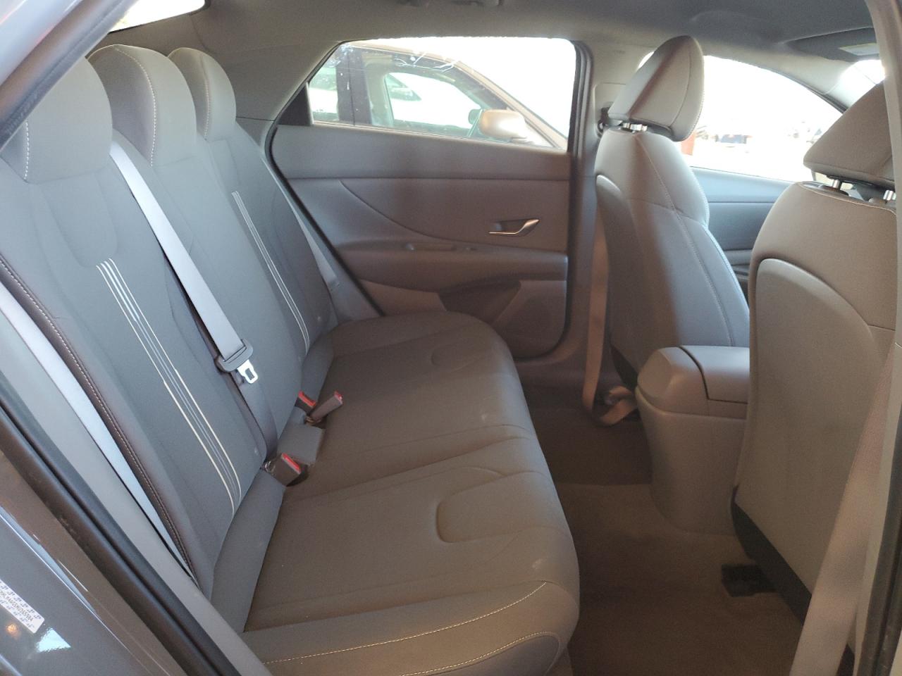 2022 Hyundai Elantra - Image 10