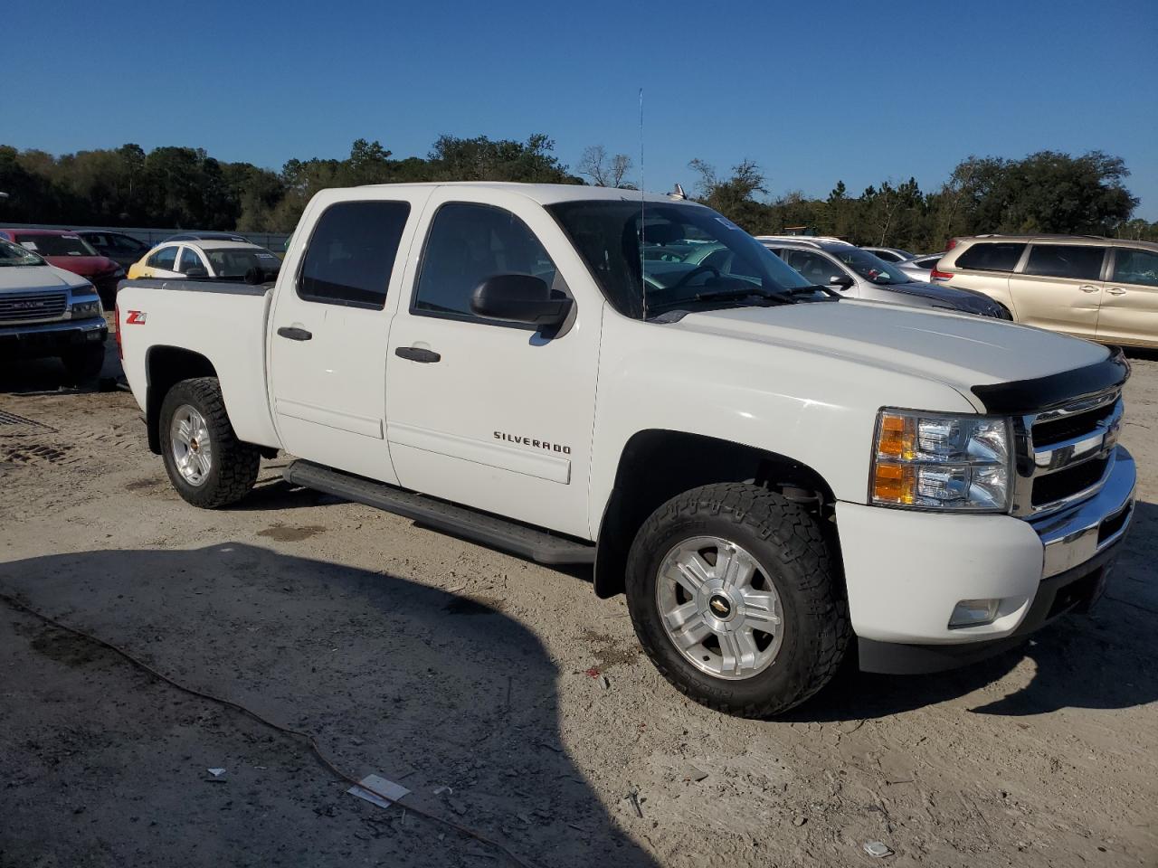 2011 Chevrolet Silverado - Image 4