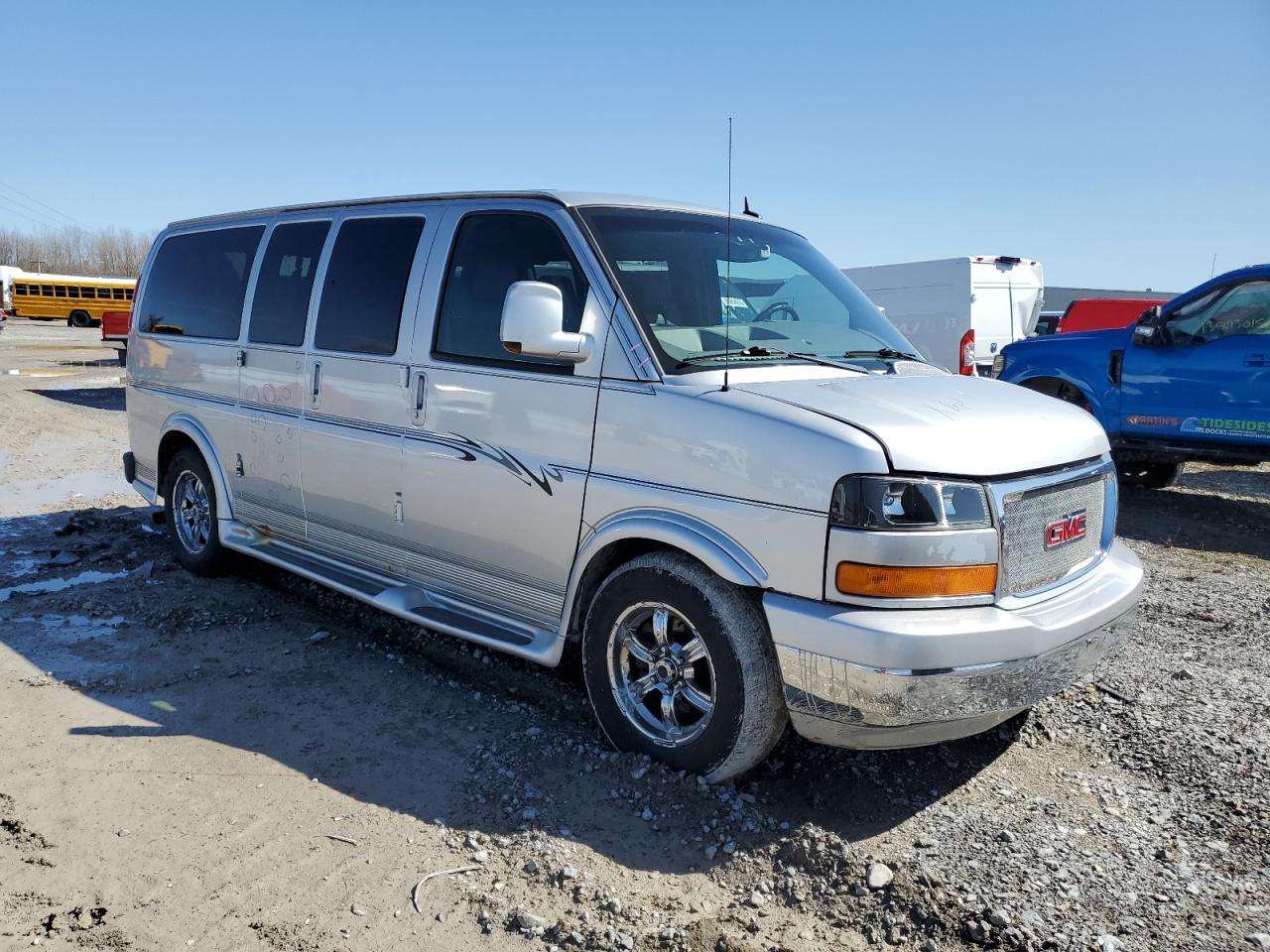 2011 GMC Savana - Image 4