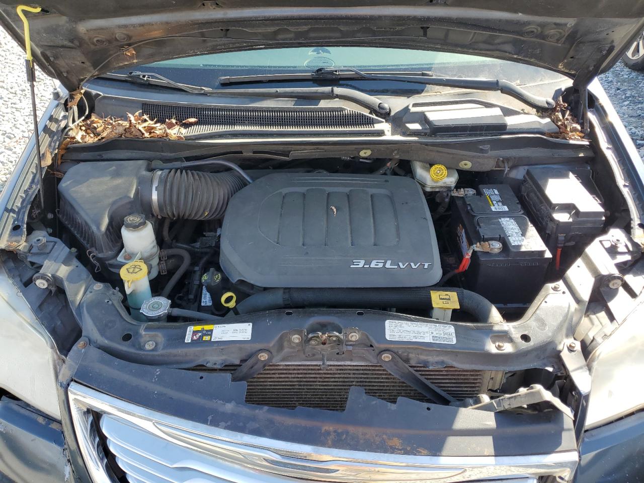 2013 Chrysler Town & Country - Image 12