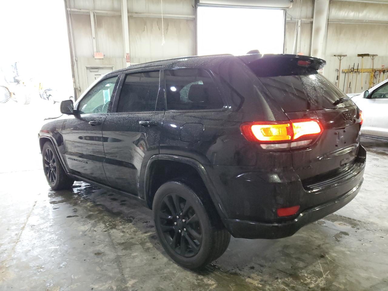 2018 Jeep Grand Cherokee - Image 2