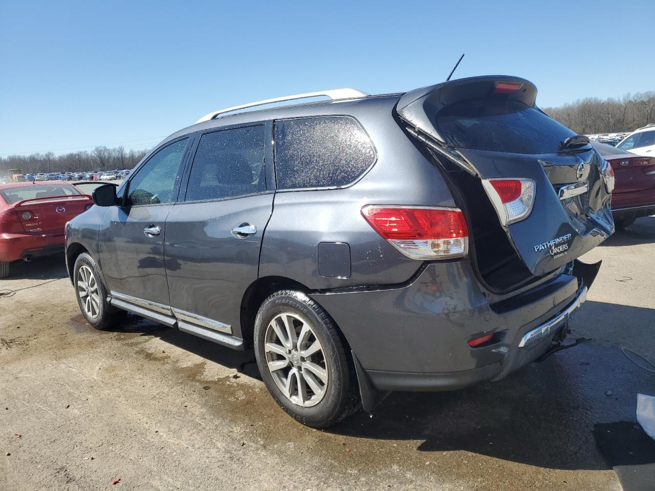 2013 Nissan Pathfinder - Image 2