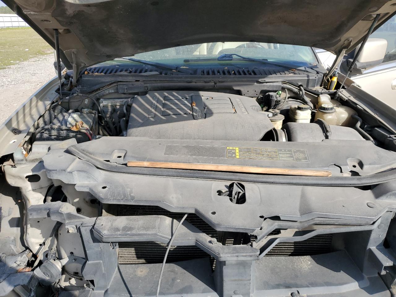 2004 Lincoln Navigator - Image 13