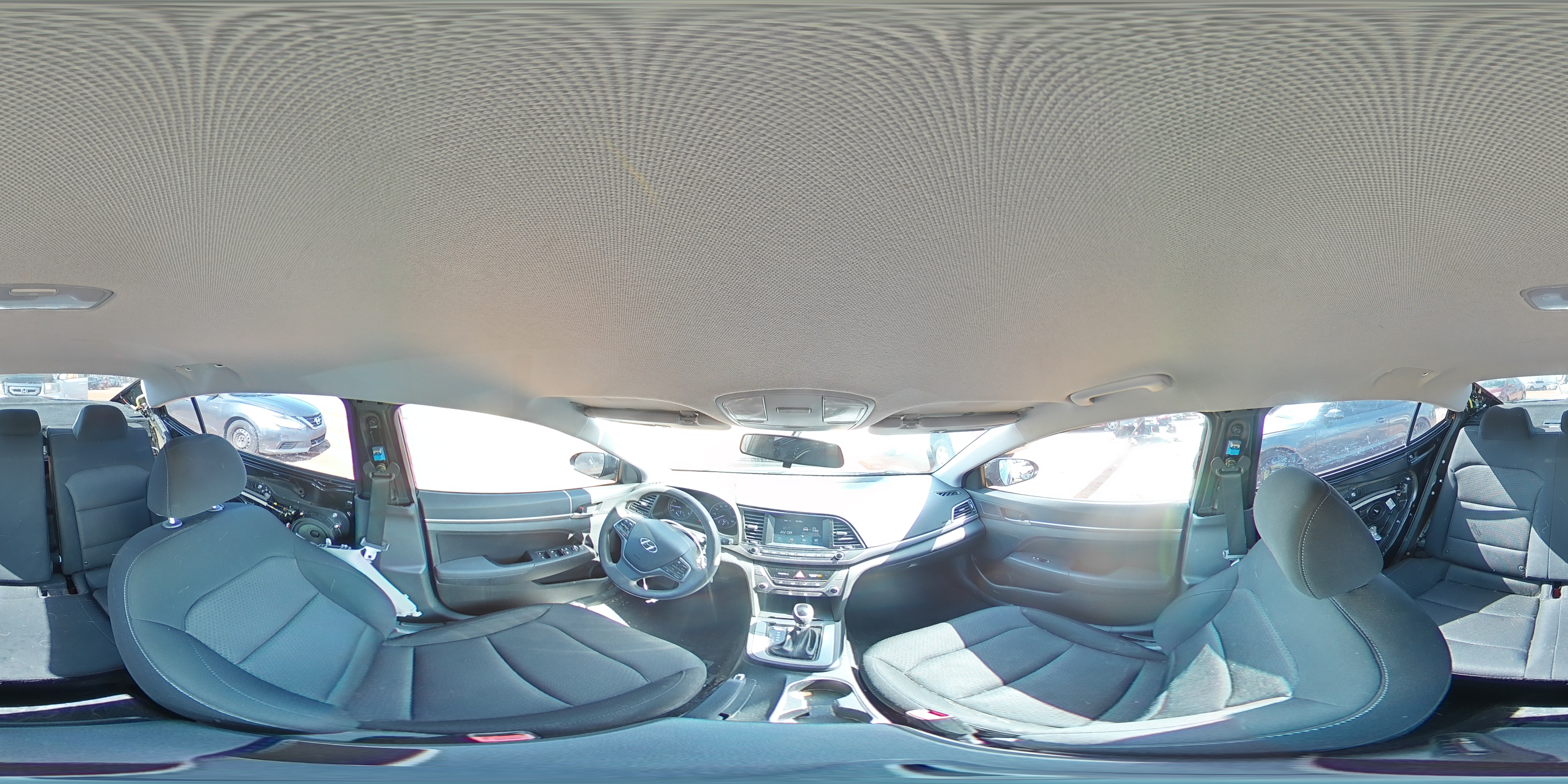 2018 Hyundai Elantra - Image 13