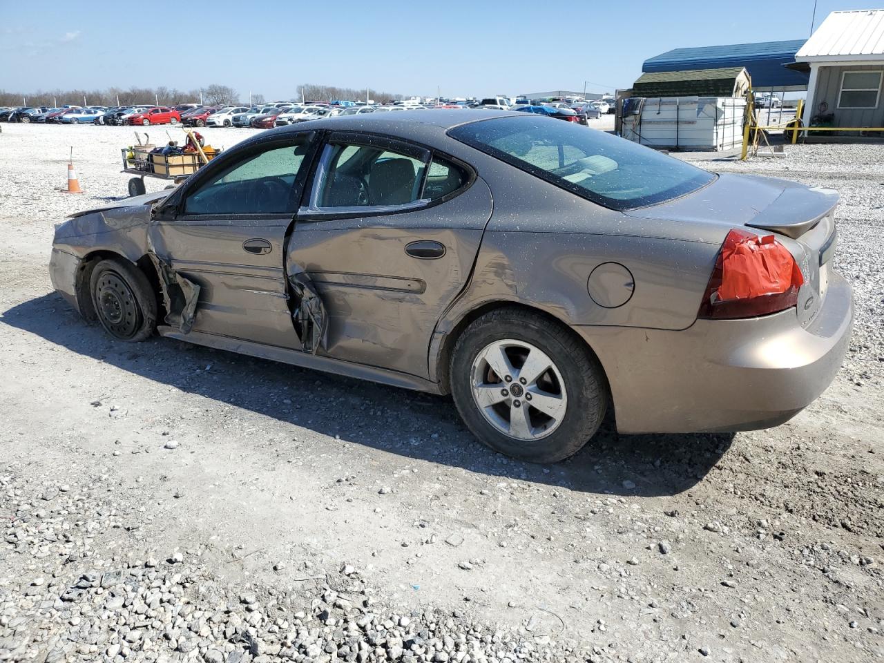 2006 Pontiac Grand Prix - Image 2