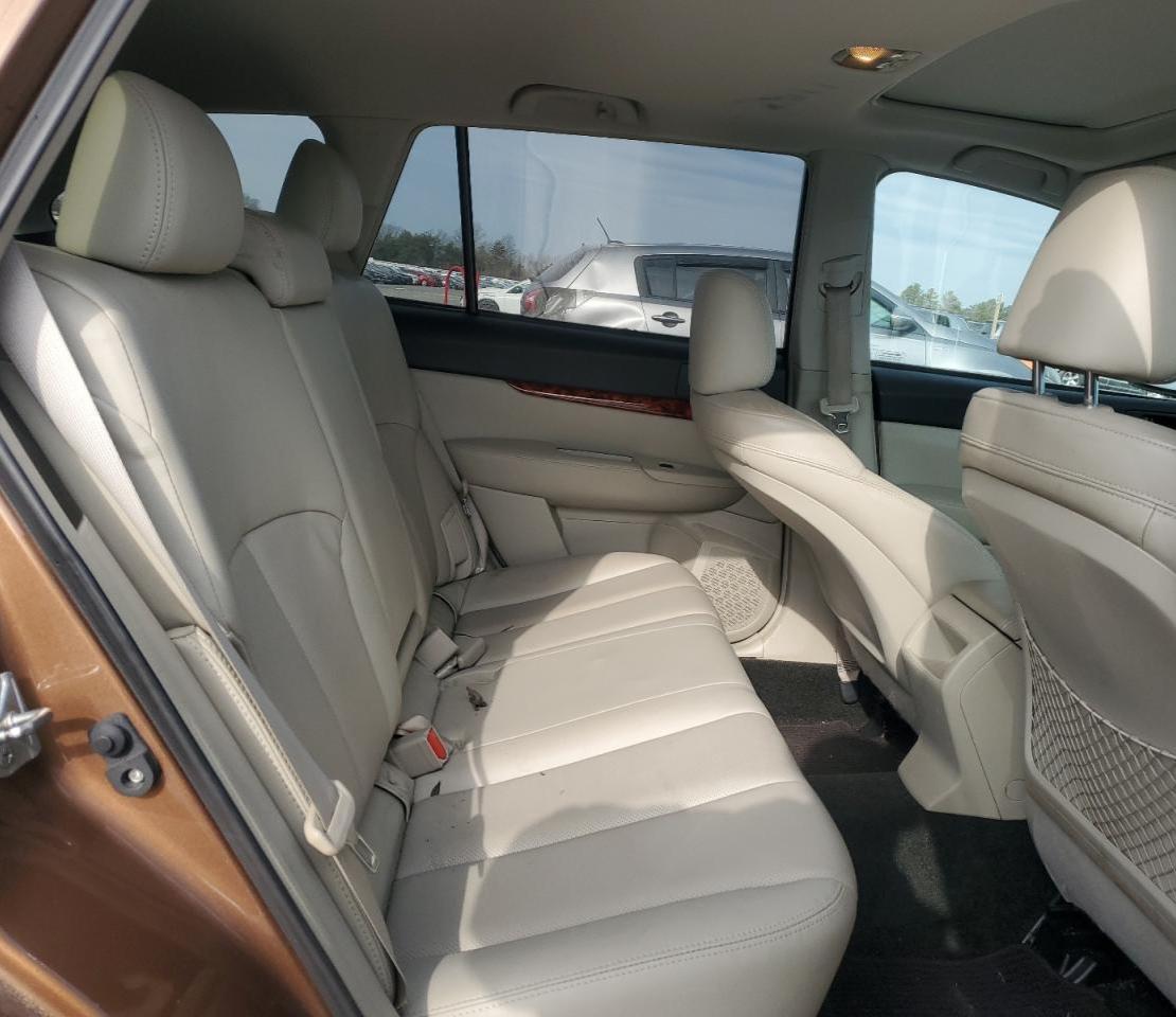 2011 Subaru Outback - Image 11