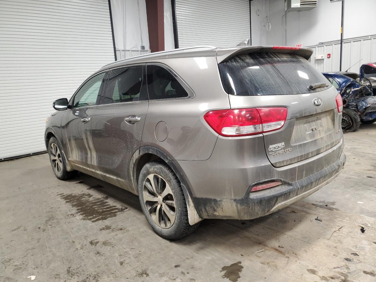 2016 Kia Sorento - Image 2