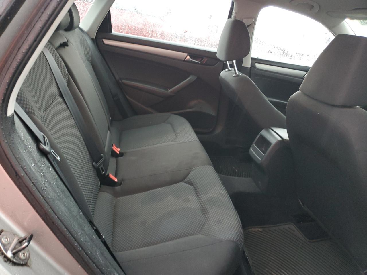 2014 Volkswagen Passat - Image 10