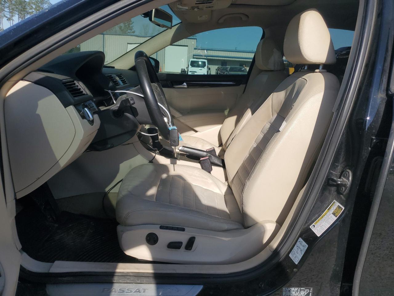 2014 Volkswagen Passat - Image 7