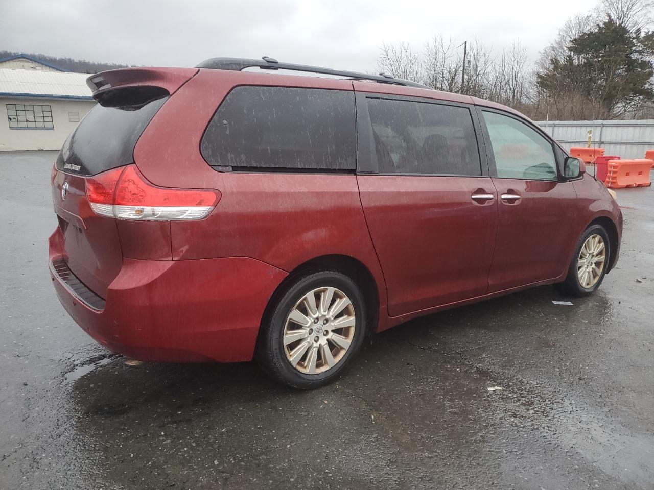 2013 Toyota Sienna - Image 3