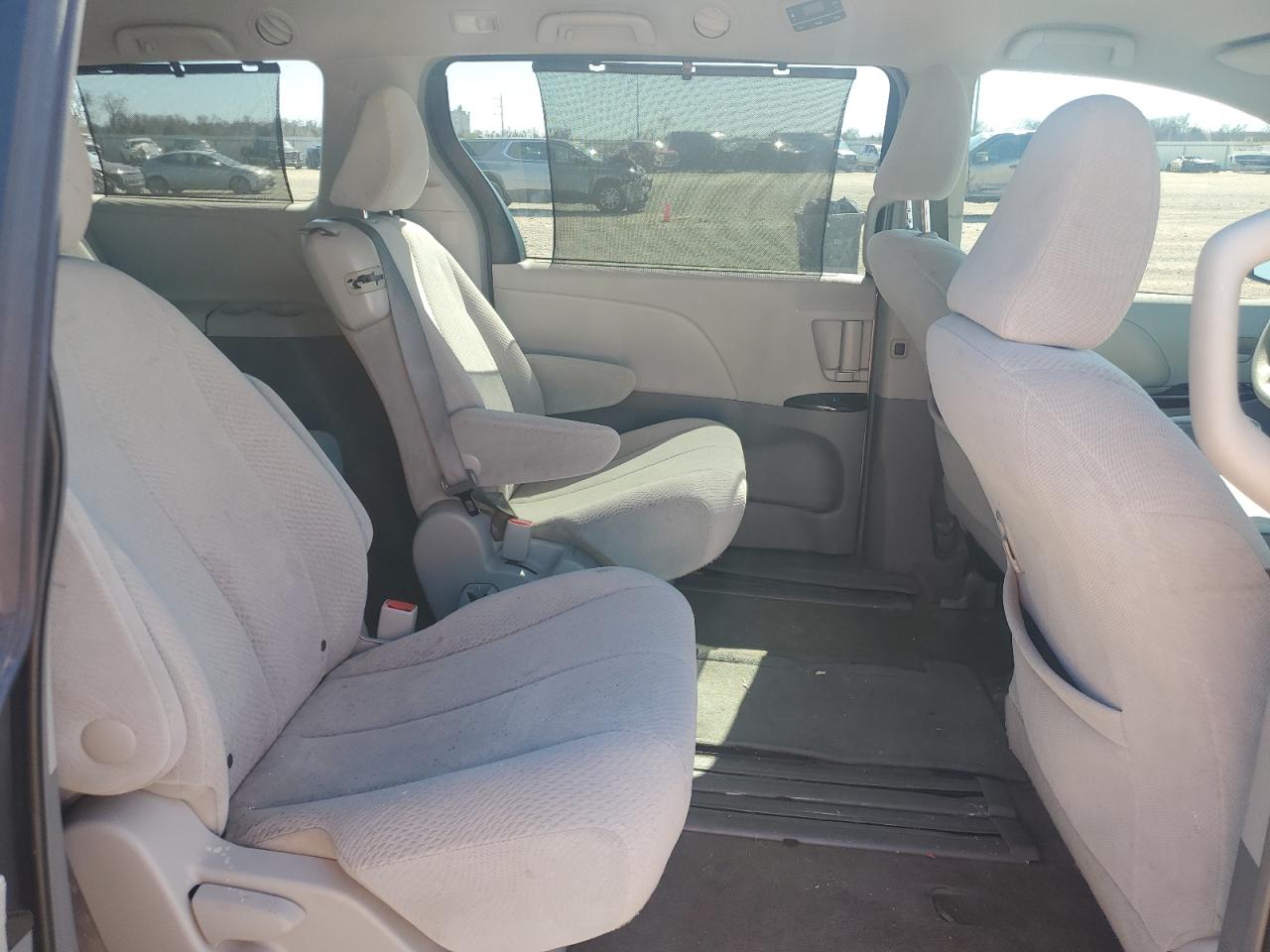 2013 Toyota Sienna - Image 11