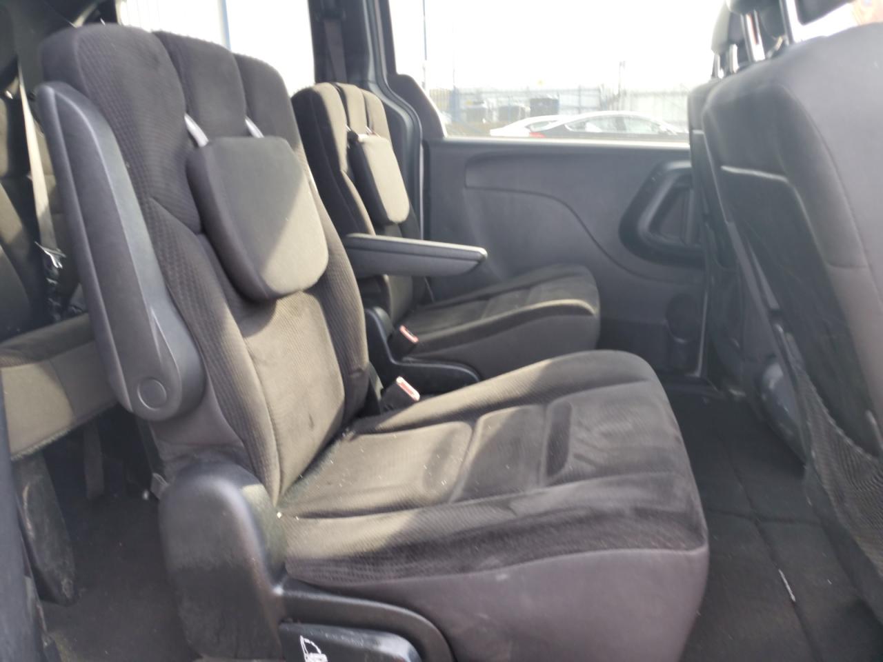 2018 Dodge Caravan - Image 11