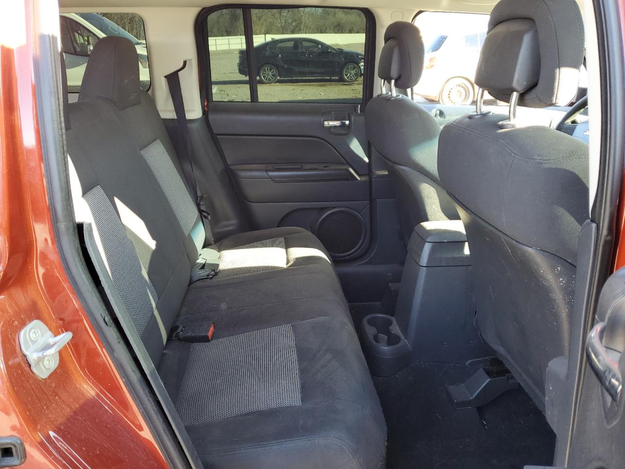 2010 Jeep Liberty (Patriot) - Image 12