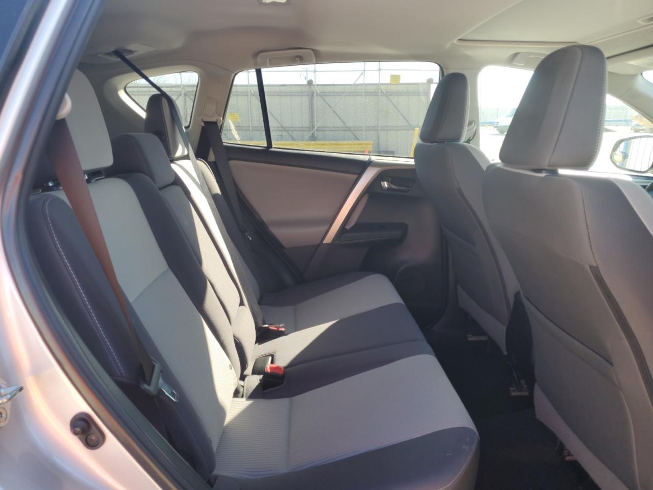 2015 Toyota RAV 4 - Image 11