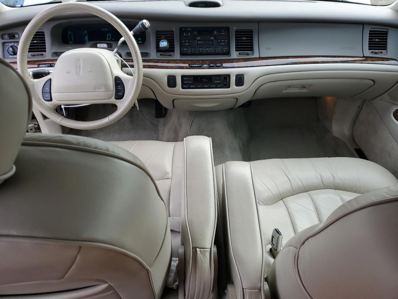 1997 Lincoln Town Car - Image 8
