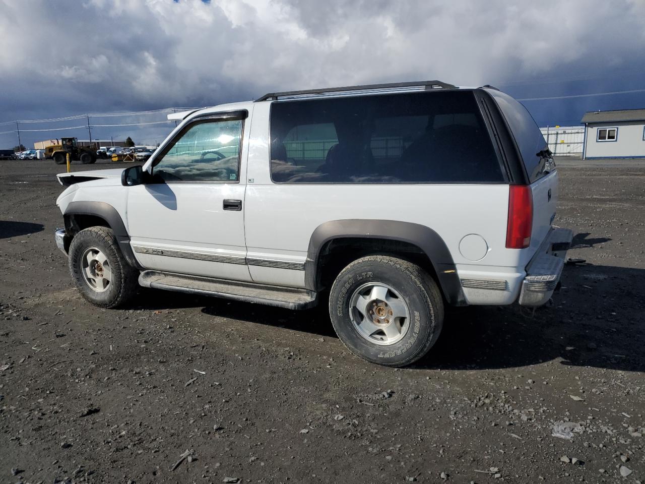 1996 Chevrolet Tahoe - Image 2