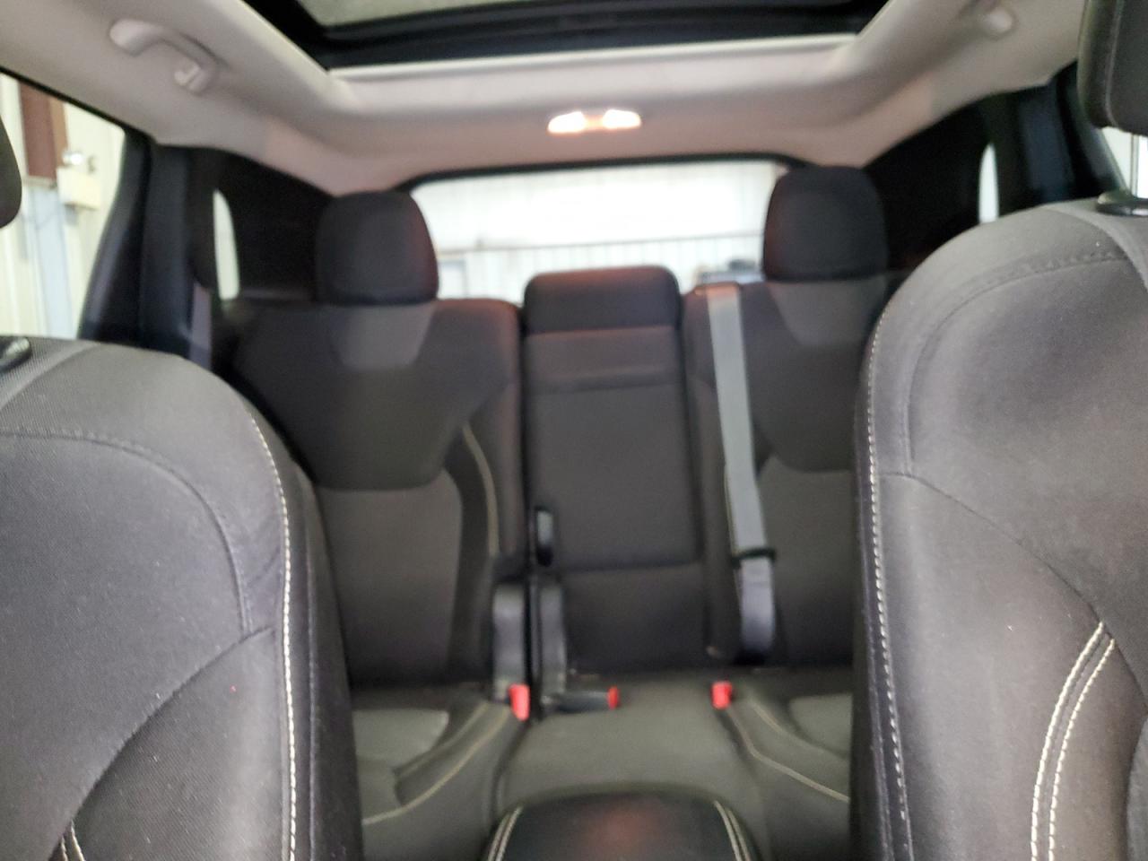 2015 Jeep Grand Cherokee - Image 10