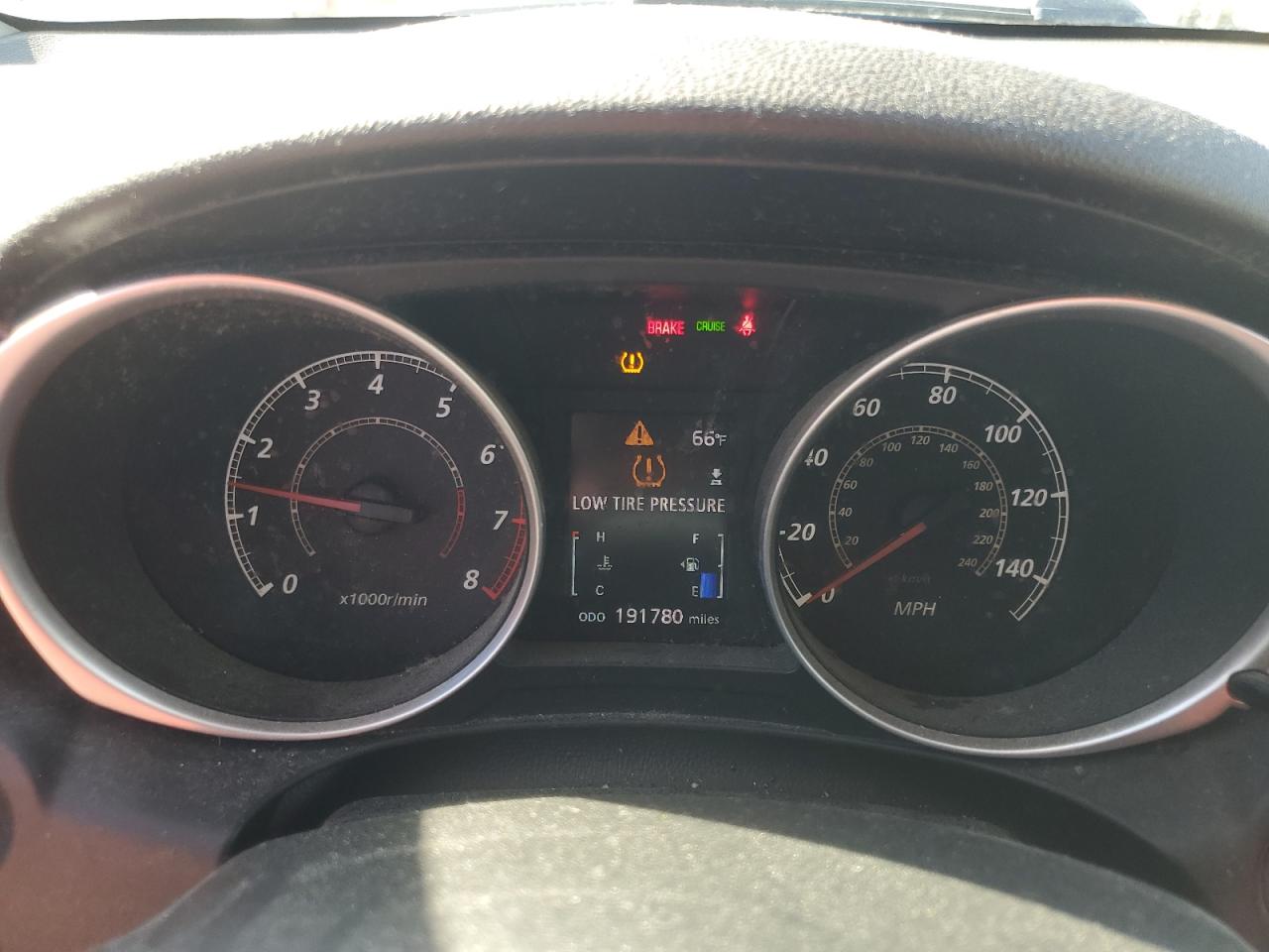 2013 Mitsubishi Outlander - Image 9