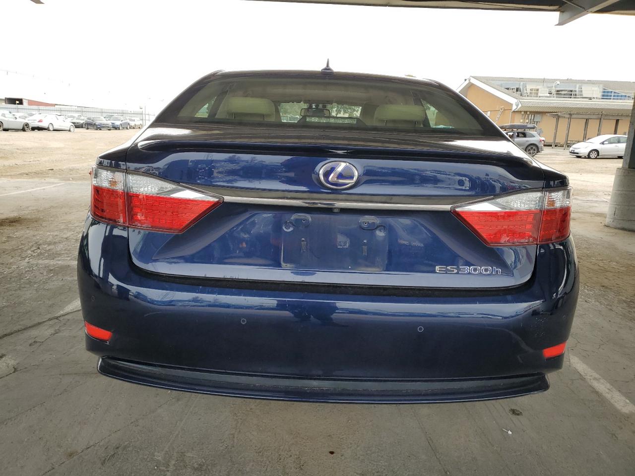 2013 Lexus ES - Image 6