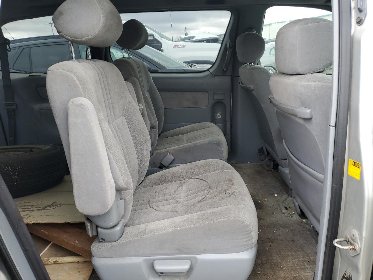 2002 Toyota Sienna - Image 11