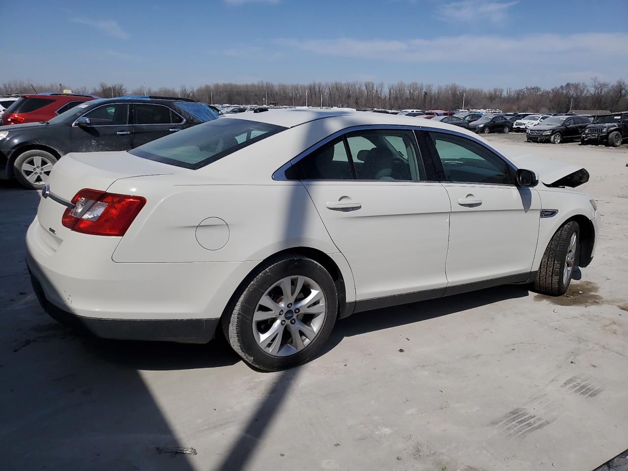 2011 Ford Taurus - Image 3