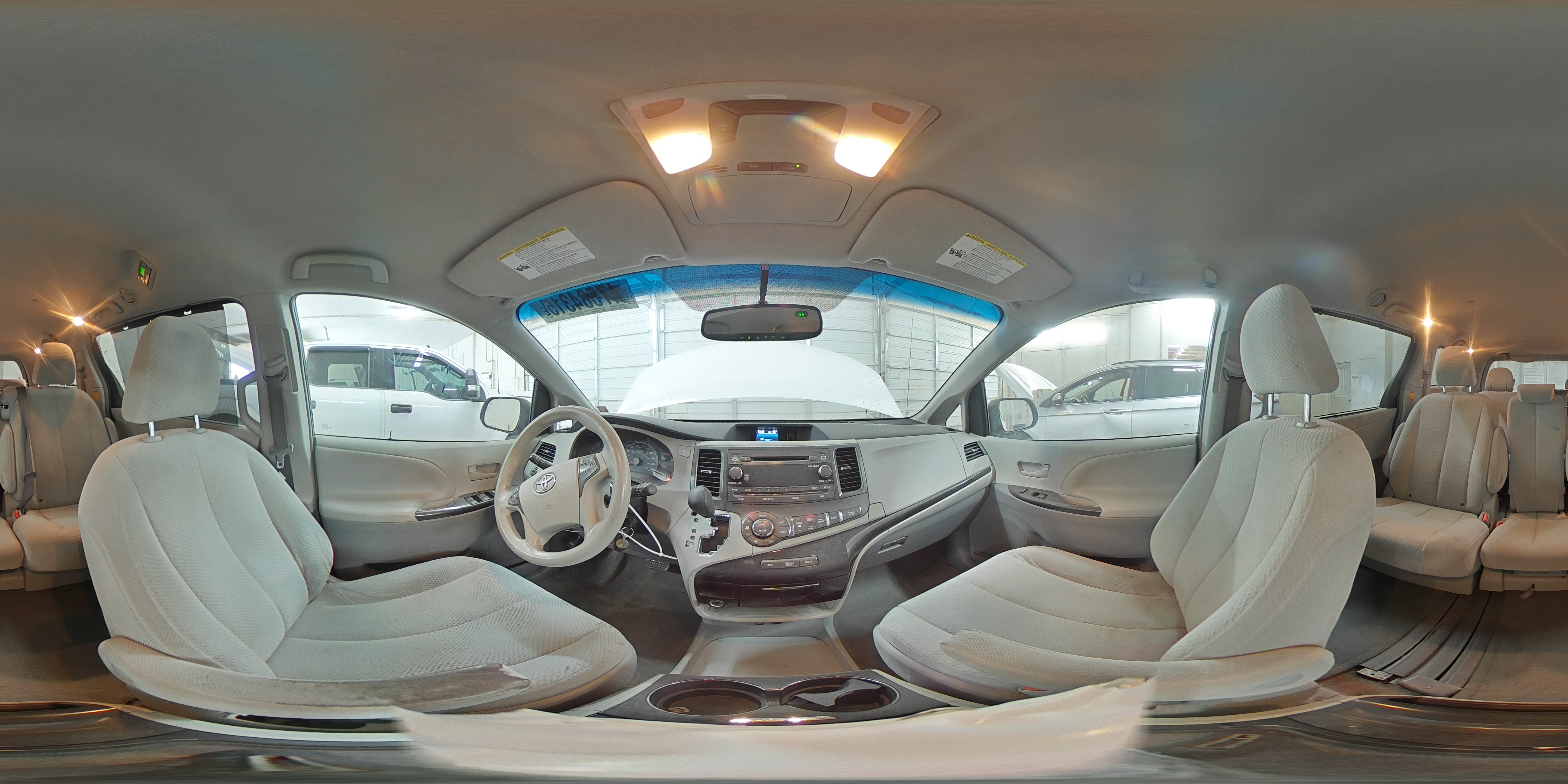 2013 Toyota Sienna - Image 15