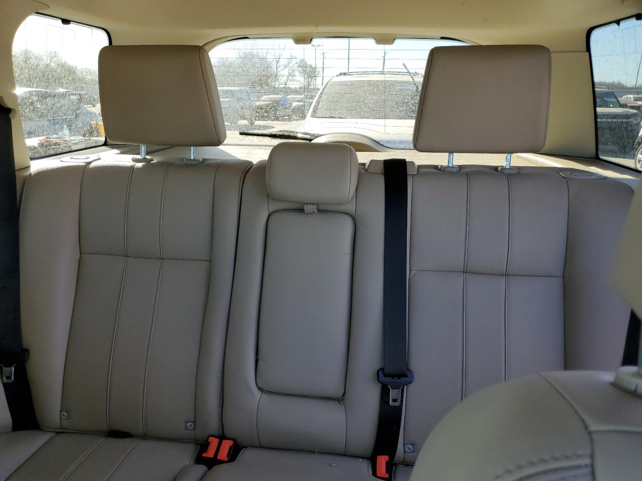 2014 Land Rover LR2 - Image 10