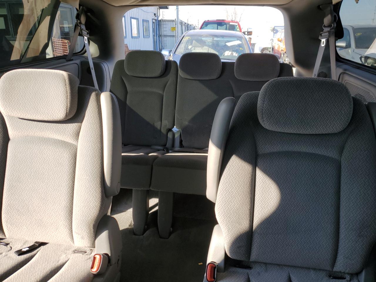2005 Chrysler Town & Country - Image 10